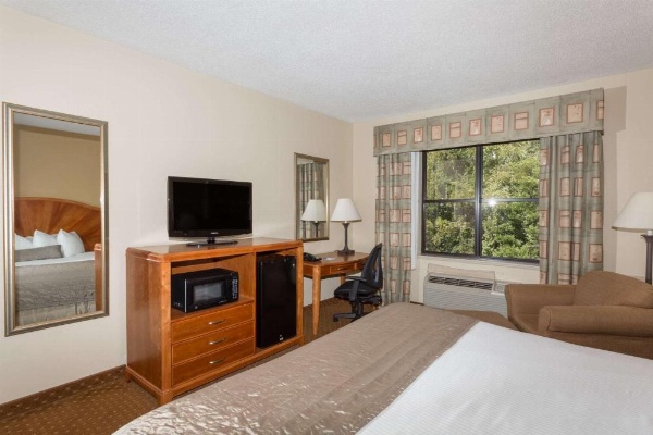 Baymont by Wyndham Asheville/Biltmore image 25