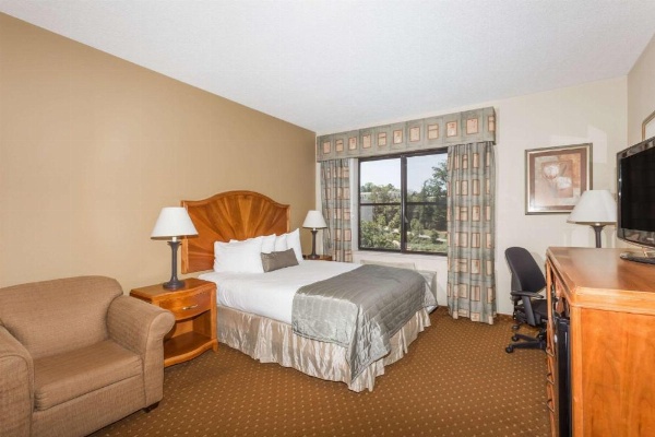 Baymont by Wyndham Asheville/Biltmore image 30